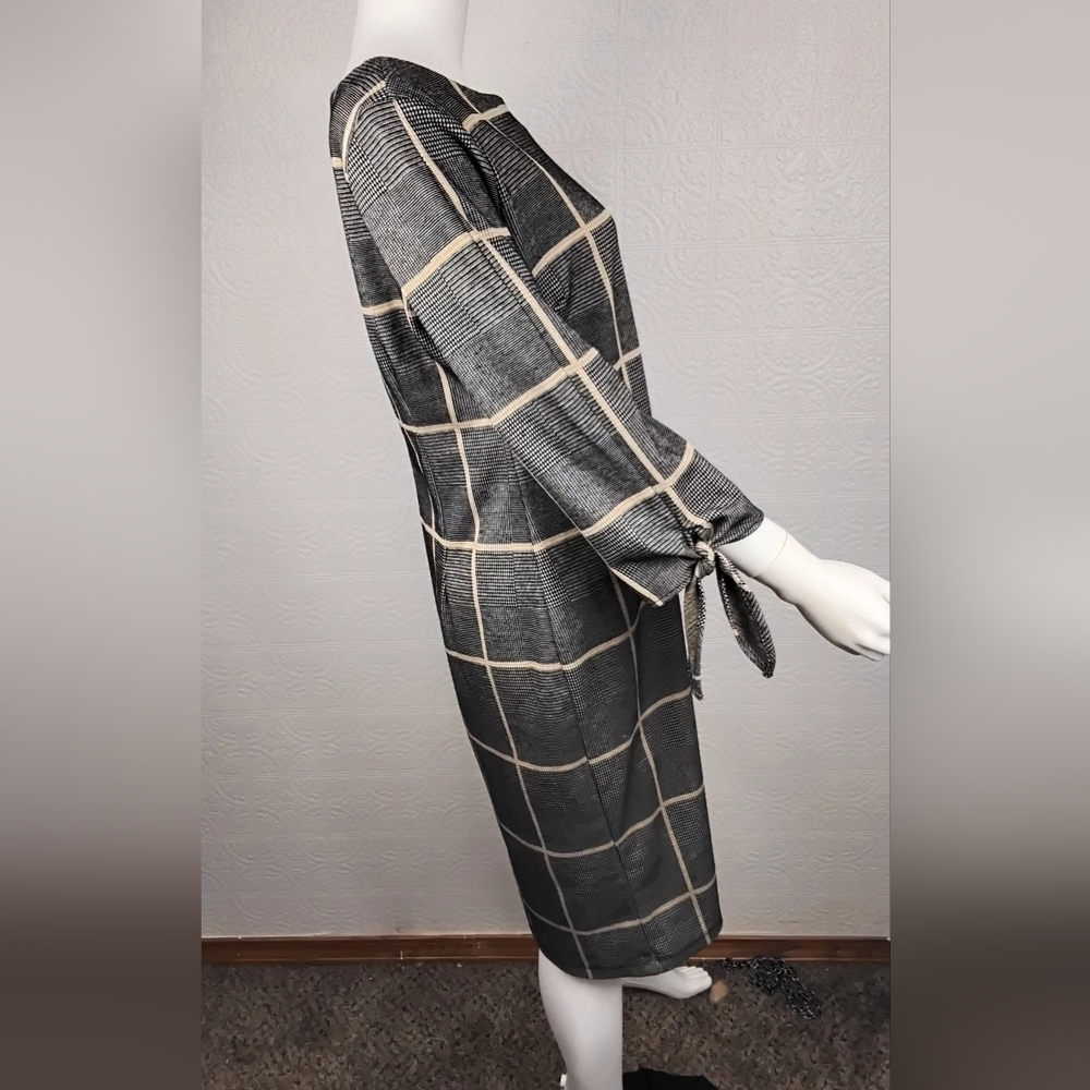 Liz Claiborne -Plaid Gray Women's Dress - Picture 2 of 5
